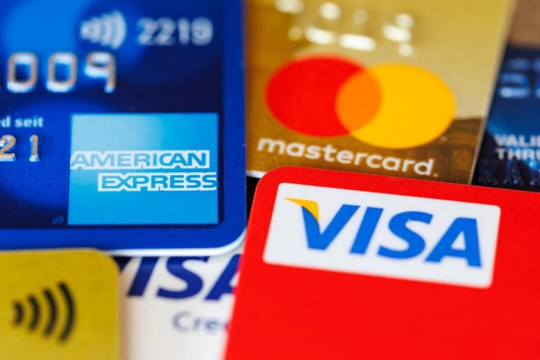 Bilde av mange kredittkort